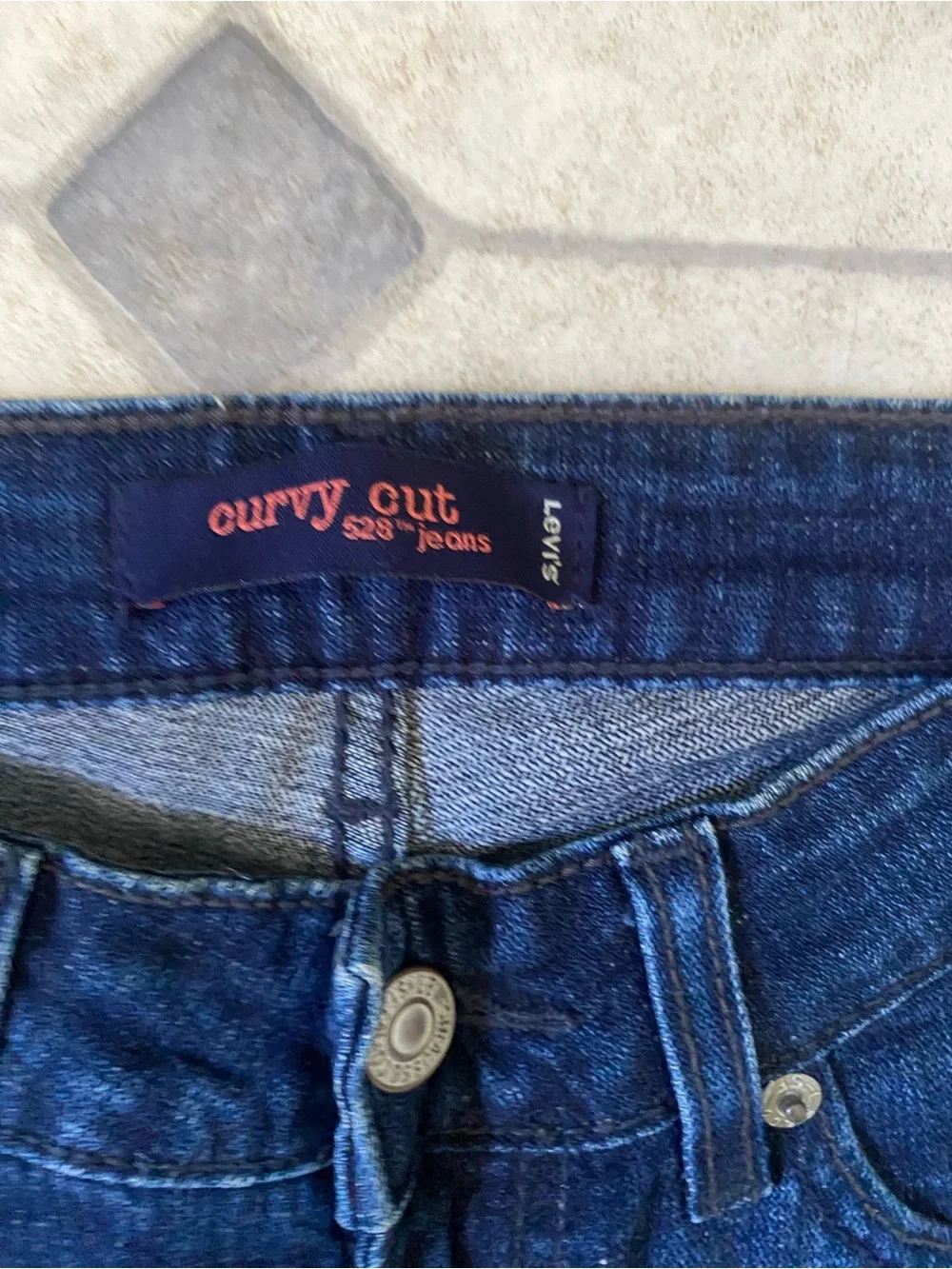 Women’s Dark Blue boot cut Leg Jeans
LEVI’S Curvy Cut 528 - Picture 3 of 6